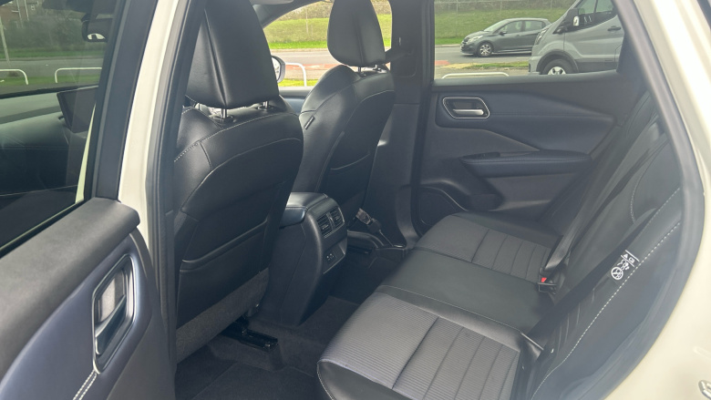 Nissan Qashqai 1.3 DiG-T MH Tekna 5dr Petrol Hatchback